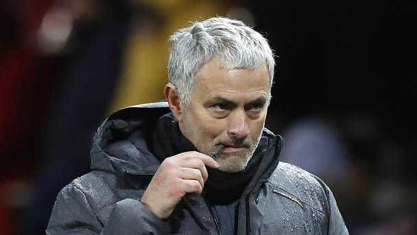 "Si c'est fini maintenant je pars en vacances" – José Mourinho insiste sur le fait qu'il n'abandonnera pas la poursuite de Manchester City
