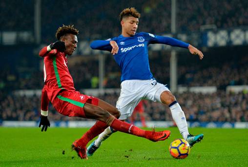 Sigurdsson stunner quitte l'ancien club Swansea dans la fange