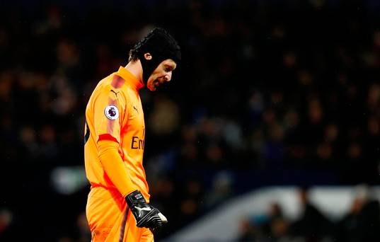 Petr Cech pas content de l'arbitre Mike Dean après une décision de pénalité coûte Arsenal