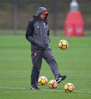 Wenger face à l'interdiction du stade sur la tirade des arbitres