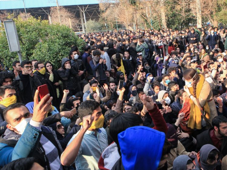  Des étudiants iraniens protestent contre l'université de Téhéran 