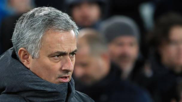 Mourinho dit que son engagement envers United est "total" alors qu'il détruit les revendications