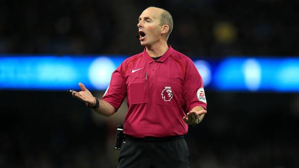 Mike Dean admet avoir commis une erreur en infligeant une pénalité à West Brom, selon le chef des arbitres