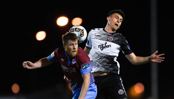 Premier League Brighton swoop pour prometteur Bohemians défenseur