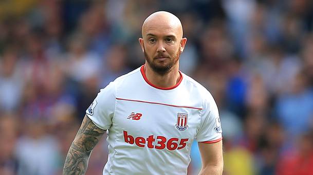 Stephen Ireland revient sur une formation de Premier League alors que Stoke affronte Man United à Old Trafford