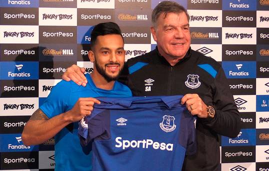 Theo Walcott a quitté Arsenal avec ses affaires dans un sac poubelle et n'a pas dit au revoir à ses coéquipiers