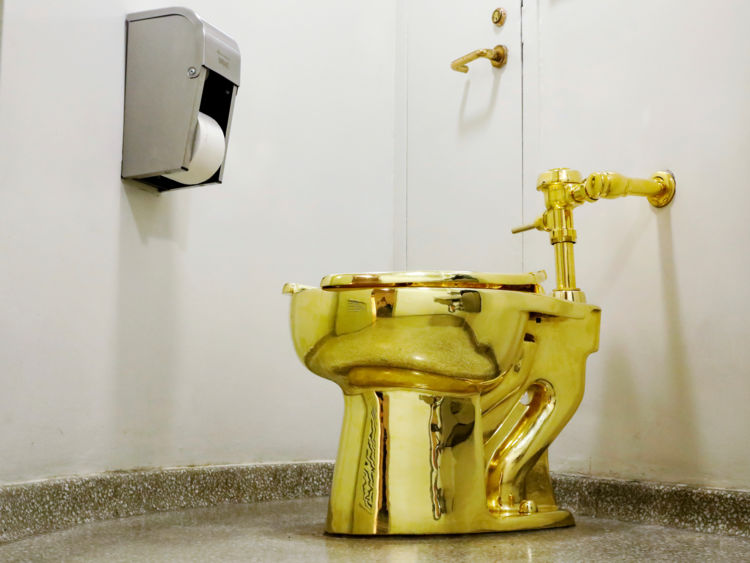  La toilette en or fonctionnant pleinement a été utilisée par plus de 100.000 visiteurs 