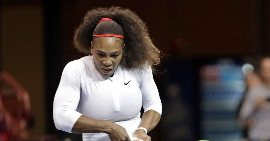 Sur le tennis: Serena Williams perd dans un retour de faible participation à la Fed Cup