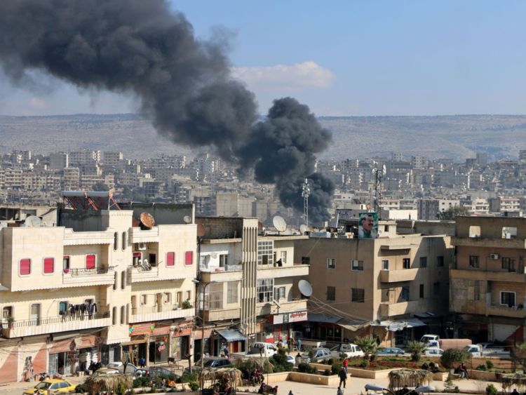  Smoke is seen billowi Le 31 janvier 2018, la ville kurde d'Afrin, au nord de la Syrie, a lancé une opération «Olive Branch» contre des unités de protection du peuple kurde (YPG) qui contrôlent la région d'Afrin 