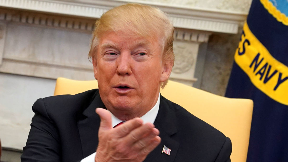  M. Trump a été accusé d'avoir envoyé à son ami Poutine un bouquet & # La note républicaine allègue que le FBI a utilisé des allégations sans fondement de l'ancien espion britannique Christopher Steele pour obtenir un mandat de surveillance d'un assistant de campagne de Donald Trump, et </p>
<p> Le président Trump a approuvé la publication de cette note secrète de quatre pages à la colère de la communauté du renseignement, qui, selon lui, s'opposait à son élection. </p>
<p> La note des démocrates, qui est beaucoup plus de quatre pages, souligne le rôle du russe l'interférence dans l'élection de 2016, et est censé mettre en évidence la collusion potentielle entre la campagne de M. Trump et le Kremlin. </p>
<p> Adam Schiff, le principal démocrate sur le Comité du renseignement du Congrès, a dit qu'il examinera les expurgations recommandées par le FBI. Les républicains disent qu'ils croient que la note expose l'inconduite grave  »  /><span class=