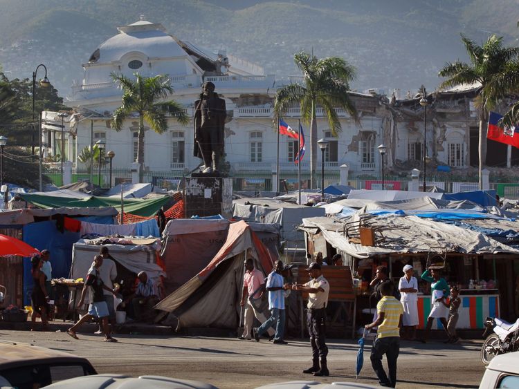  Les agences d'aide sont intervenues pour aider les milliers de sans abris après le tremblement de terre en Haïti 