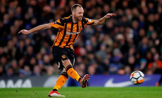 Willian de Chelsea révèle comment il a utilisé la luge contre l'Irlandais David Meyler avant la pénalité