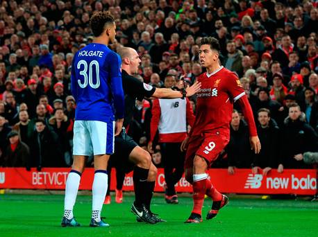 "Je sais à quel point le racisme peut être préjudiciable et blessant" – Roberto Firmino ne fera face à aucune confrontation avec Mason Holgate d'Everton