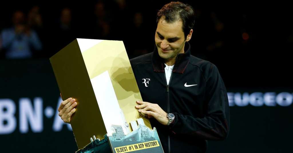 Roger Federer obtient le premier rang à l'âge de 36 ans