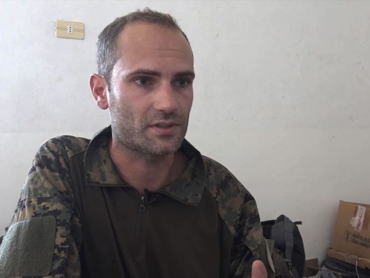  Macer Gifford, 30 ans et originaire de Cambridge, rejoint les forces kurdes combattant l'EI à Raqqa 