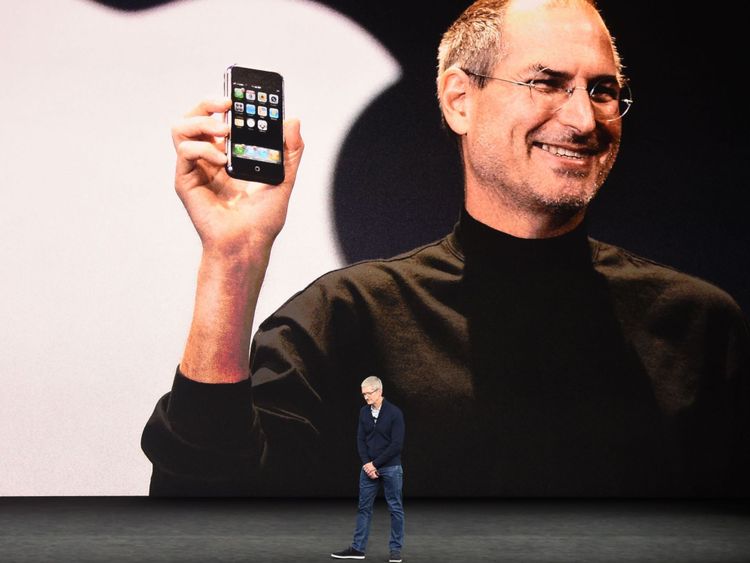  Le lancement comprenait un hommage au regretté PDG d'Apple Steve Jobs 