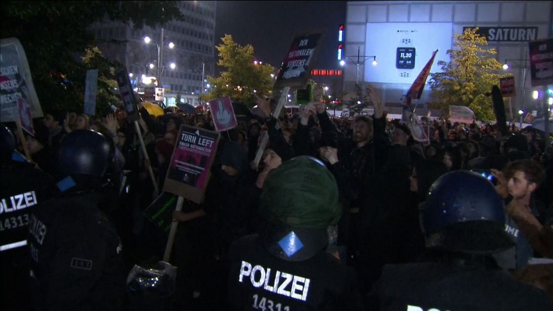  Les Allemands protestent après les élections du pays 