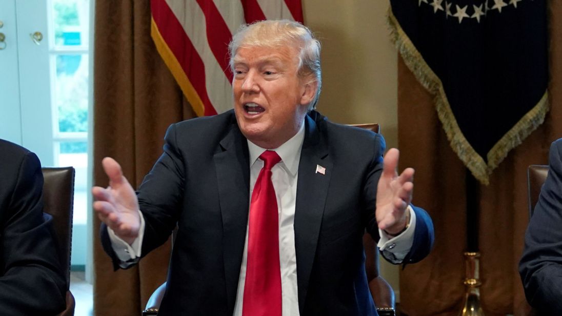  Trump tient une réunion sur les tarifs de l'acier et de l'aluminium à la Maison Blanche à Washington </span><br />
                    <span class=
