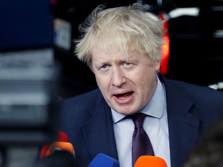  Boris Johnson, ministre des Affaires étrangères de Grande-Bretagne, parle aux médias à l'occasion d'une réunion des ministres des Affaires étrangères de l'Union européenne à Bruxelles 