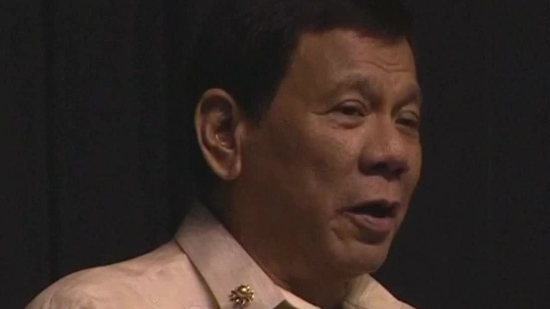  Rodrigo Duterte chante à Donald Trump 