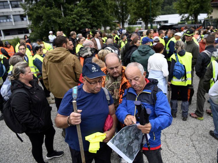  Des centaines de volontaires 