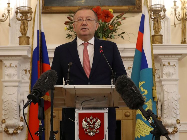  Ambassadeur de Russie au Royaume-Uni, Alexander Yakovenko, tient une conférence de presse à l'ambassade de Russie à Londres 
