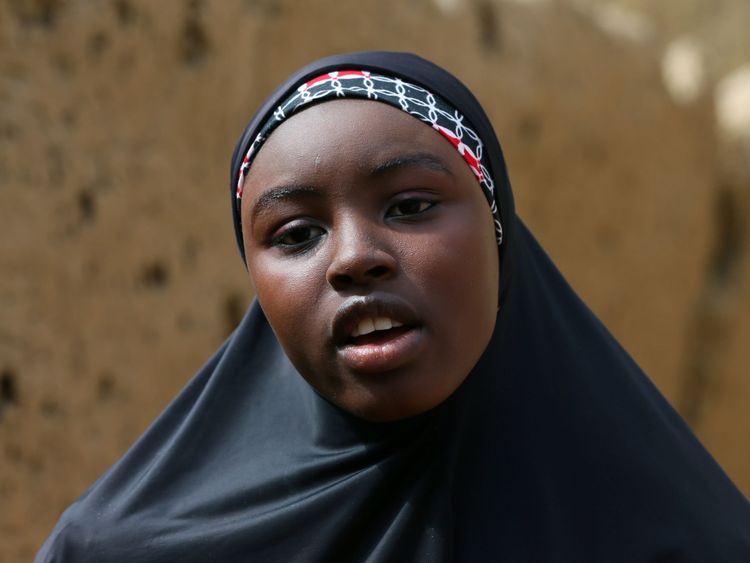  Amina Usman, une étudiante de 15 ans, qui faisait partie des Les élèves qui ont échappé à l'attaque de l'école parlent à Dapchi dans l'Etat de Yobe, au nord-est du Nigeria, le 23 février 2018 