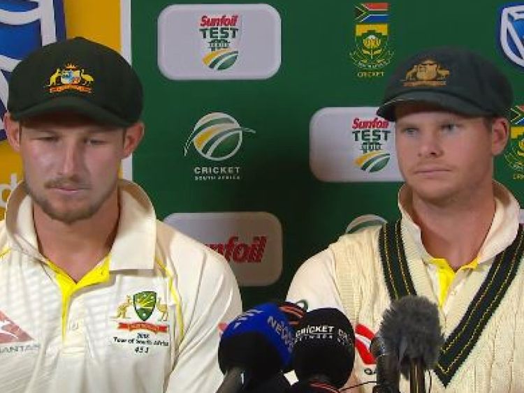  Joueurs de cricket australiens Cameron Bancroft et Steve Smith admettent avoir manipulé des balles contre l'Afrique du Sud 