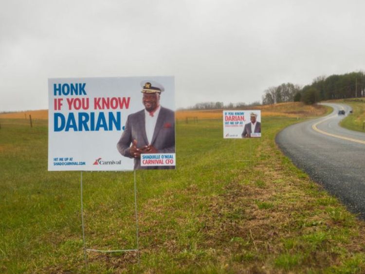  Carnival Crui La semaine dernière, elle s'est rendue dans la petite ville de Prospect, en Virginie, pour trouver Darian Lipscomb, qui est un grand fan de l'entreprise, et lui demander de lui remettre la poignée @CarnivalCruise 