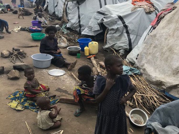  Près de dix mille personnes vivent dans un camp à Bunia après des combats fuyants 
