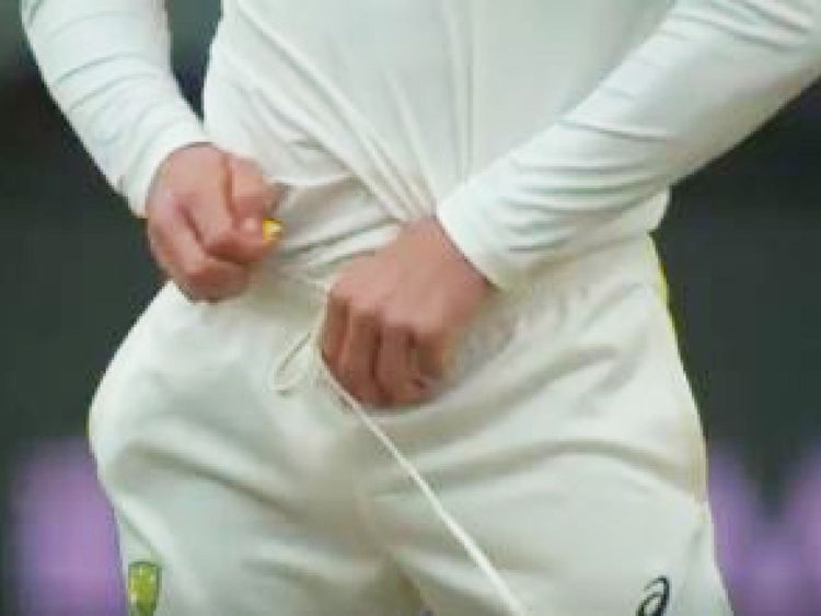  Cameron Bancroft a tenté de cacher la bande dans son pantalon 