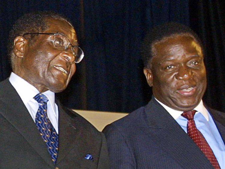  M. Mnangagwa est lieutenant de M. Mugabe depuis de nombreuses années. Cette image de fichier est de 2003 