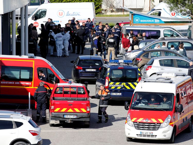  Rescue forces et policiers après la prise d'otages à Trebes 