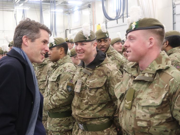  Le secrétaire à la Défense Gavin Williamson Les troupes britanniques en Estonie. Pic: le royal gallois 
