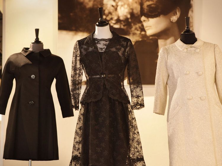  Robe de cocktail en dentelle noire Givenchy d'Audrey Hepburn 1966 Comment voler un million 