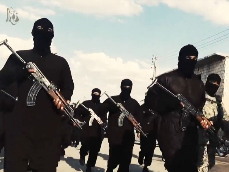  Il a été affaibli en Syrie et en Irak </span><br />
      </figcaption>
</figure>
</div>
<p> Plus récemment, il a été déclaré vivant mais blessé en février de cette année. Il aurait été soigné dans un centre médical du nord-est de la Syrie à la suite d'une attaque aérienne. </p>
<p> Il souffrirait de diabète et de fractures au corps et aux jambes, et on pense qu'il ne pourra plus marcher sans aide. 19659003] L'EI était au sommet de son pouvoir en Irak en 2014, après avoir conquis près d'un tiers de ses terres. </p>
<p> Mais le pays a déclaré la victoire sur l'EI en décembre dernier, après avoir chassé les militants du nord et du centre de l'Irak. Des centaines de femmes, y compris des étrangers, ont été arrêtées. </p>
<p> Plus tôt cette année, des combattantes se battant sur la ligne de front ont été filmées pour la première fois, ce qui laisse craindre que les femmes jouent un rôle plus important dans la violence.</pre>
		</div>

				<footer class=