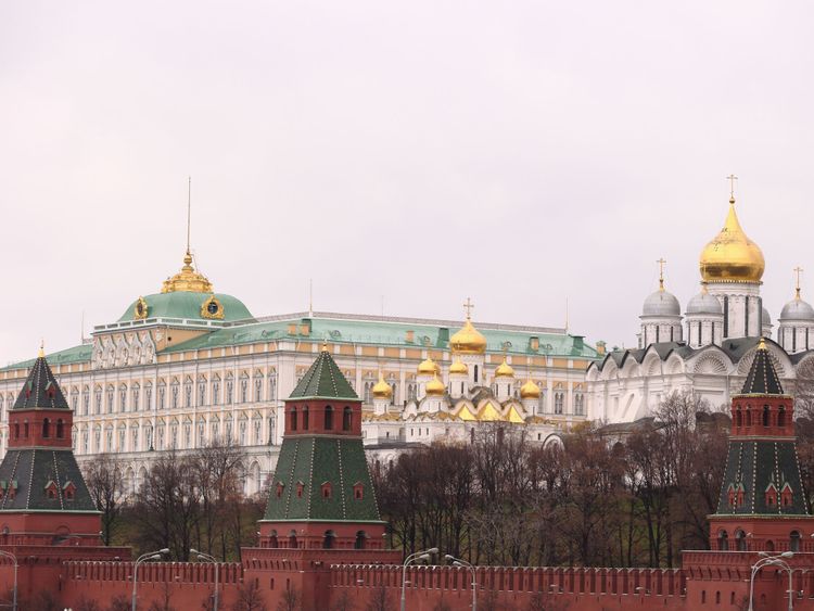  19659006] Plus de 50 autres diplomates britanniques devraient être renvoyés de Moscou </span><br />
      </figcaption>
</figure>
</div>
<p> "Nous avons demandé la parité: les Britanniques ont 50 diplomates de plus que les Russes", at-elle dit. </p>
<p> Elle vient après la Russie les autorités britanniques ont demandé à La police métropolitaine a nié que la force avait inspecté un airbus qui avait atterri à Heathrow après être parti de Moscou. </p>
<p> Il a dit: "Nous sommes au courant d'une histoire circulant sur les médias sociaux. S'il vous plaît noter que la police métropolitaine ne conduit pas une recherche d'un Airbus entrant de Moscou à Heathrow. "</p>
<p> L'ambassade de Russie au Royaume-Uni a déclaré:" Aujourd'hui, nous avons assisté à une autre provocation flagrante par les autorités britanniques. 19659003] «Les agents de la police des frontières et des douanes ont fouillé l'avion qui effectuait les vols Aeroflot 2582/2583, Moscou – Londres – Moscou </p>
<div class=
