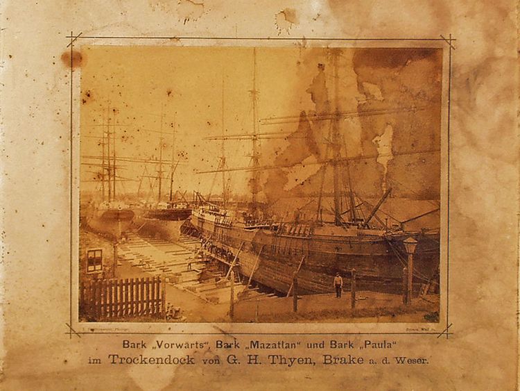  Une photographie de la Paula (avant droite) accostée en Allemagne, vers 1880. Pic: Service météorologique allemand / kymillman.com 