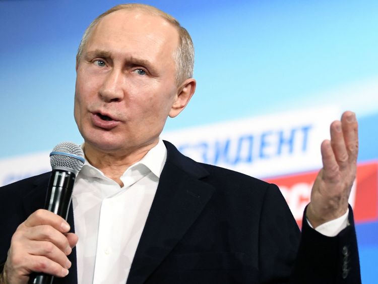  Vladimir Poutine lors d'une réunion avec des sympathisants à son quartier général 