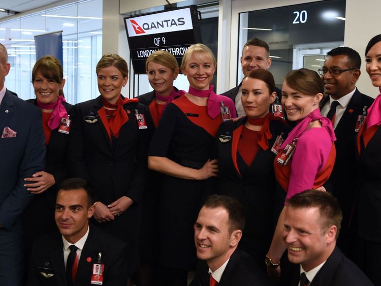  Qantas & # 39; 787 Dreamliner décolle de son vol inaugural de Perth à Londres le 24 mars 2018 