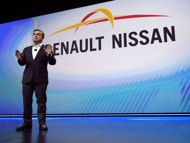  Carlos Ghosn est le président des deux sociétés 