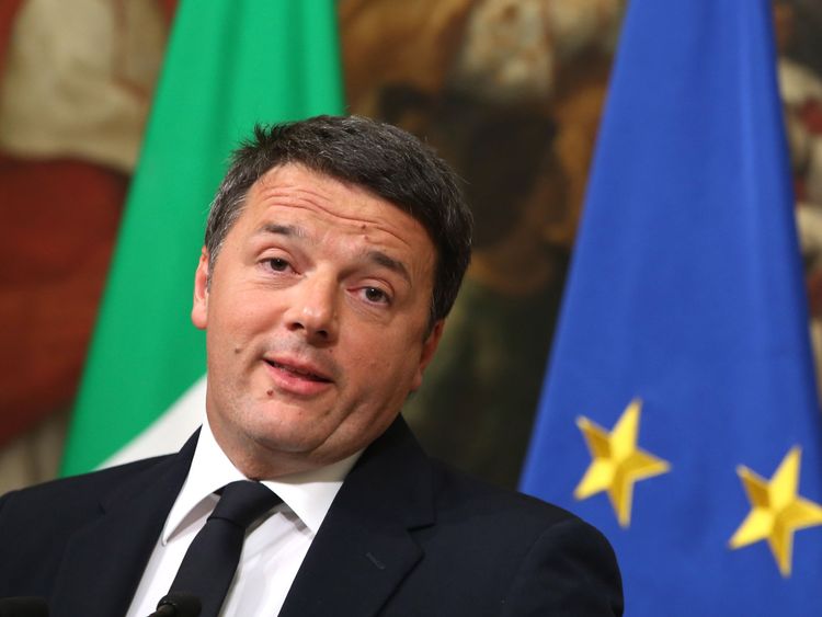  Matteo Renzi est déchu de ses fonctions il y a un an après avoir appelé et perdu un référendum style David Cameron 