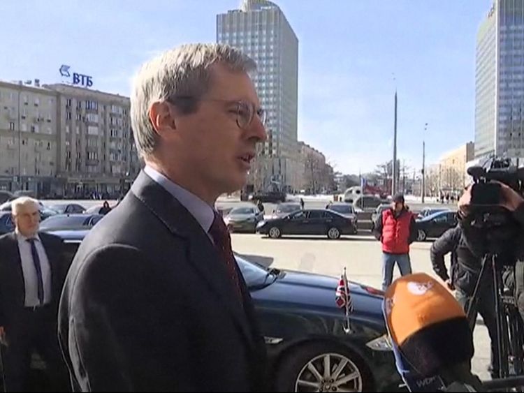  Laurie Bristow a déclaré qu'il avait discuté plus avant du cas avec la Russie 