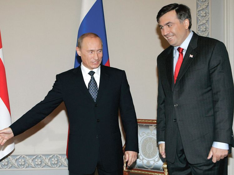  Vladimir Poutine avec Mikheïl Saakachvili à Saint-Pétersbourg en 2007 