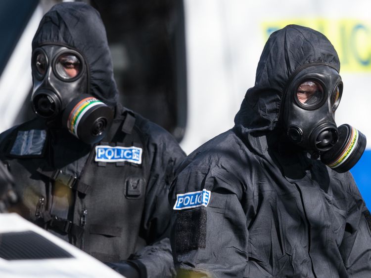  Les enquêtes se poursuivent à Salisbury alors que Sergei Skripal et sa fille restent à l'hôpital 