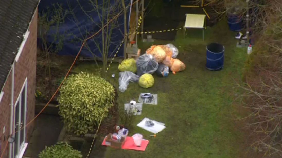  Sacs de preuves à l'arrière de Sergei Skripal & # La maison de Salisbury 