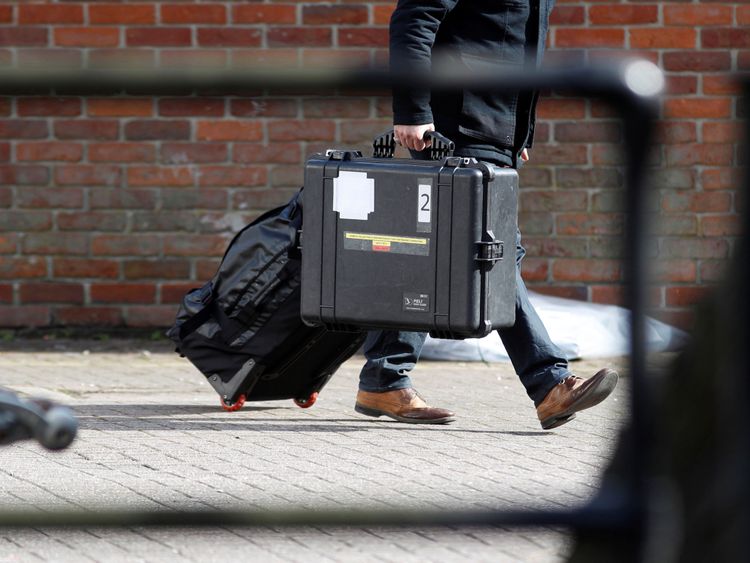  Les inspecteurs de l'Organisation pour l'interdiction des armes chimiques (OIAC) arrivent sur les lieux de l'attaque des agents neurotoxiques sur Sergueï Skripal à Salisbury 