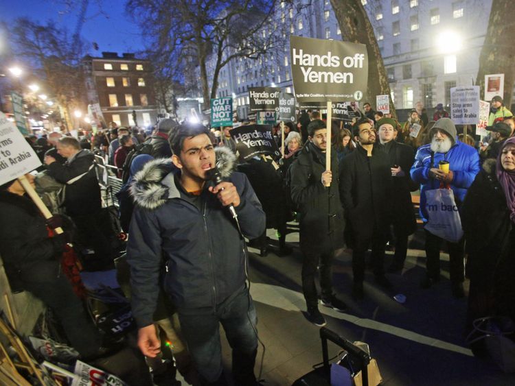  Les gens protestent contre la visite officielle de trois jours au Royaume-Uni Le prince héritier Mohammed bin Salman 