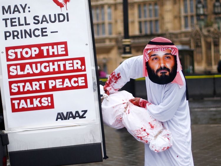  Les militants d'Avaaz organisent une manifestation pour coïncider avec la visite du prince héritier Mohammad bin Salman devant les Chambres du Parlement 