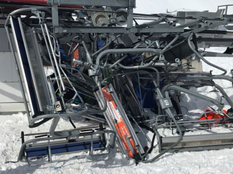  L'épave enchevêtrée du téléski 